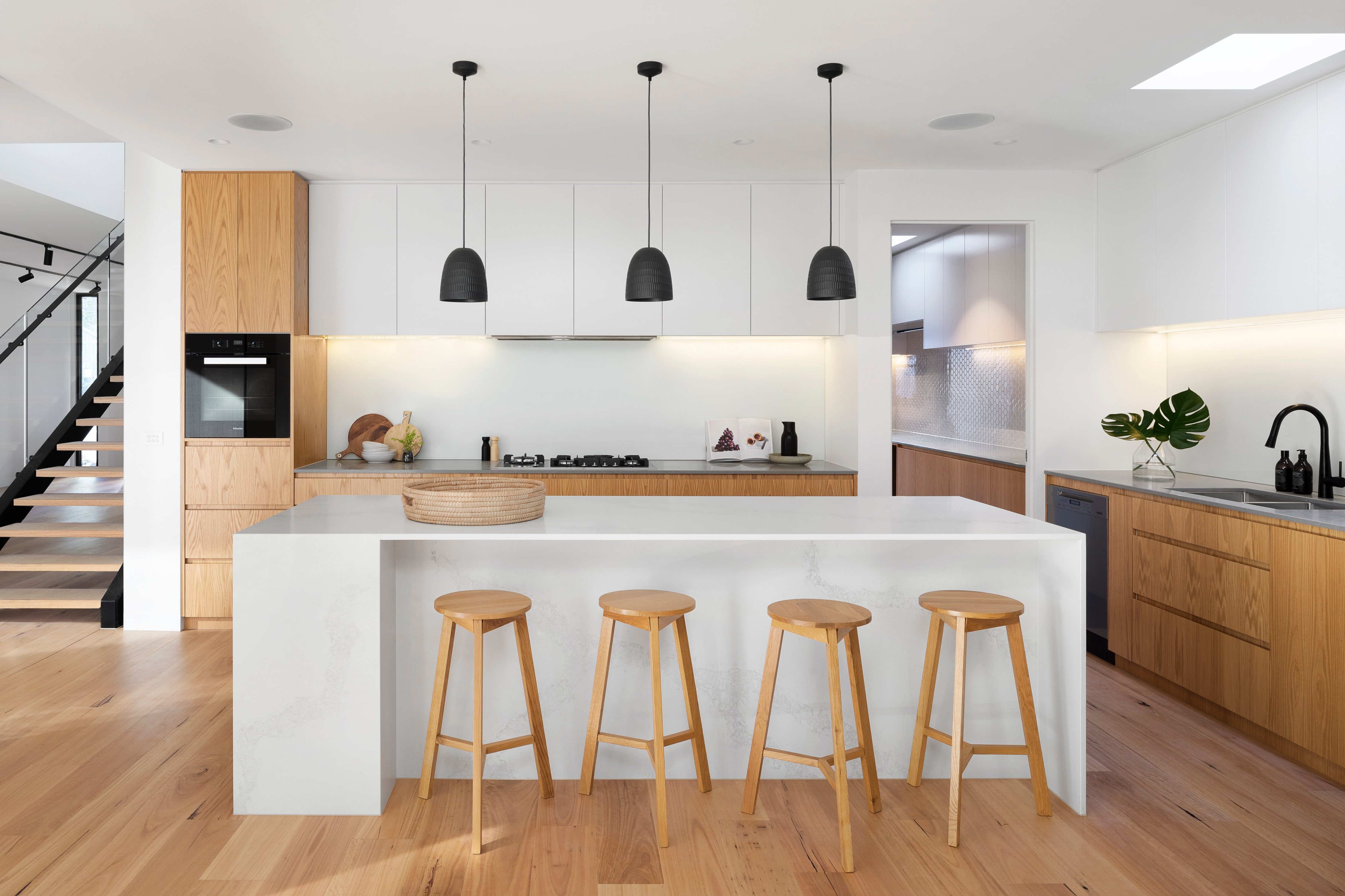Modern kitchen with wood elements and 4 stools